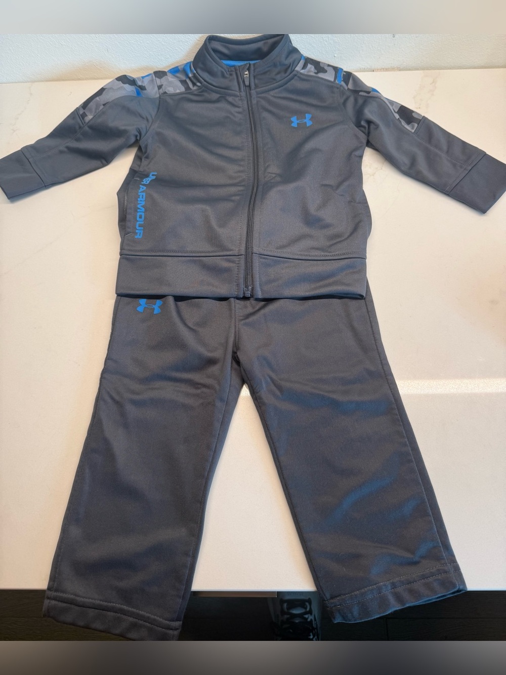 Under Armour Boys 18M Gray Blue Camo Track Suit Set 2-Piece